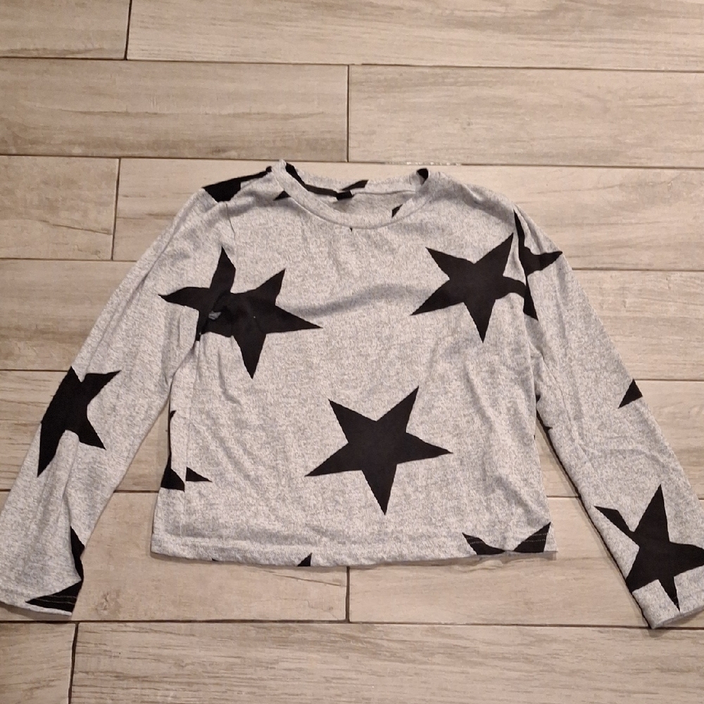 🍁SHEIN Gray with Black Stars Lightweight Sweater 🐠